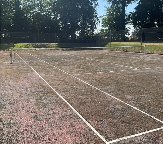 Lire la suite à propos de l’article Le terrain de tennis est disponible pour petits et grands !